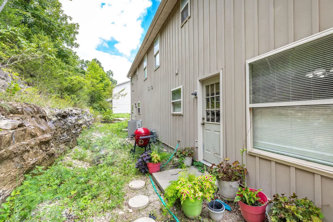 16 Lakeshore Drive — photo 9
