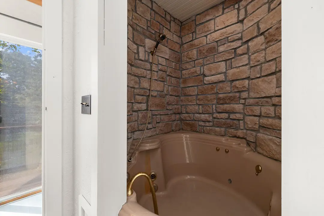 76 Hunters Drive — photo 17