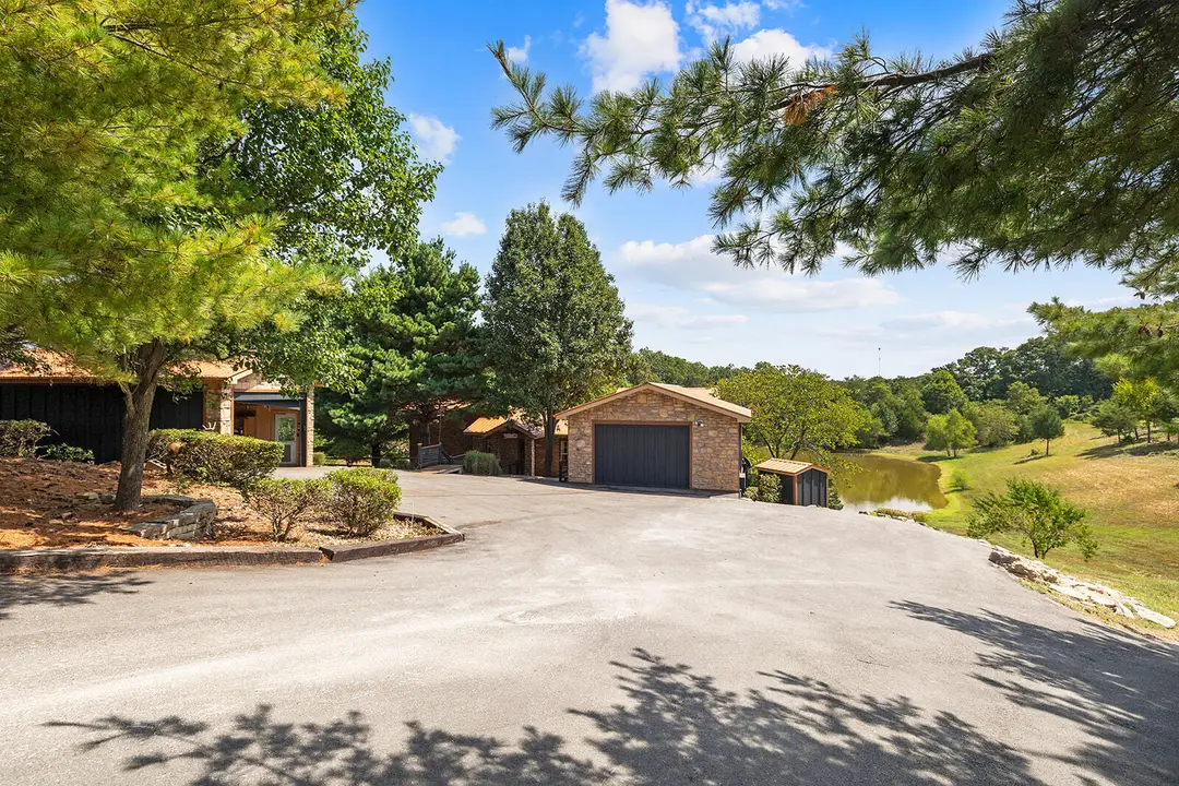 76 Hunters Drive — photo 44
