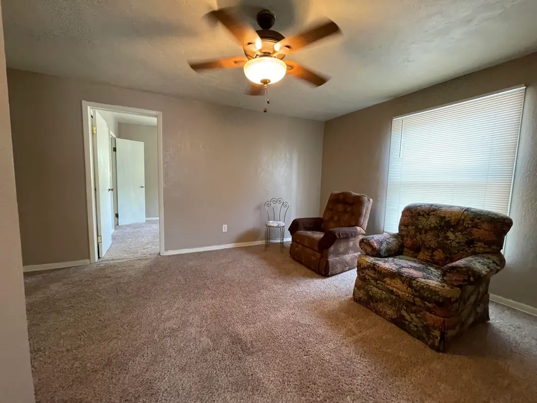 109 E Lillian Avenue E — photo 16