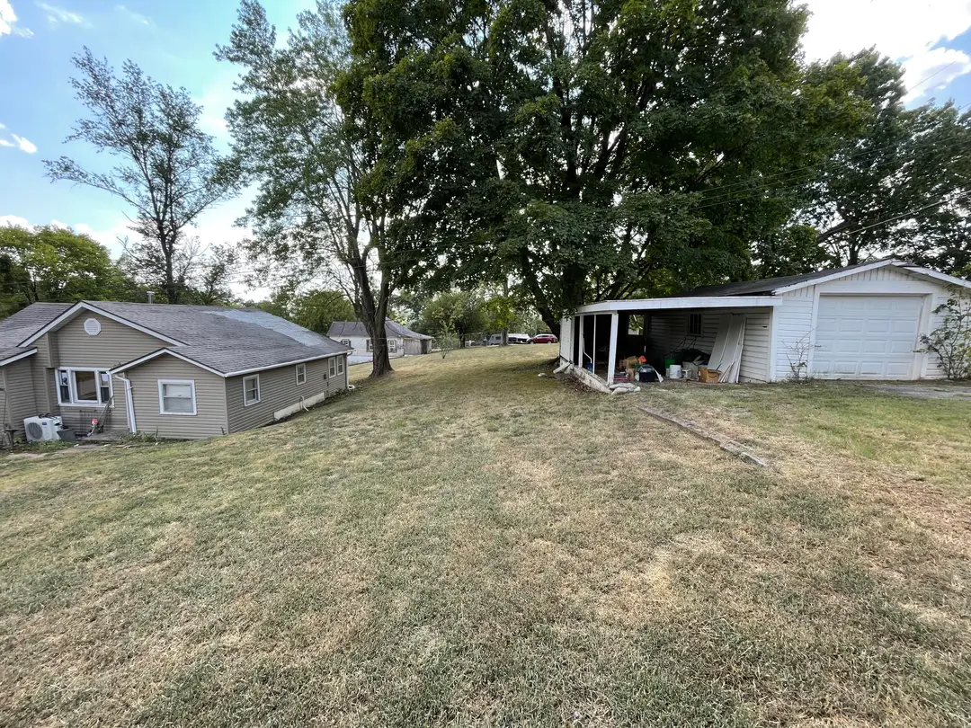 109 E Lillian Avenue E — photo 2