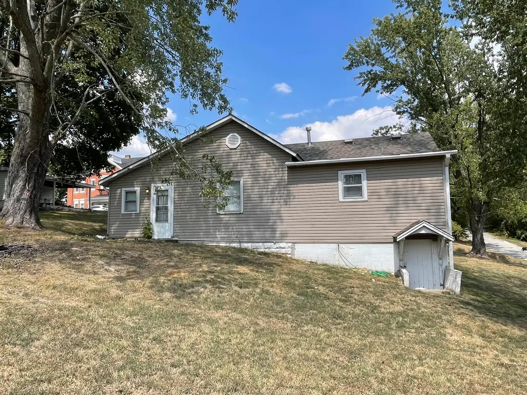 109 E Lillian Avenue E — photo 4