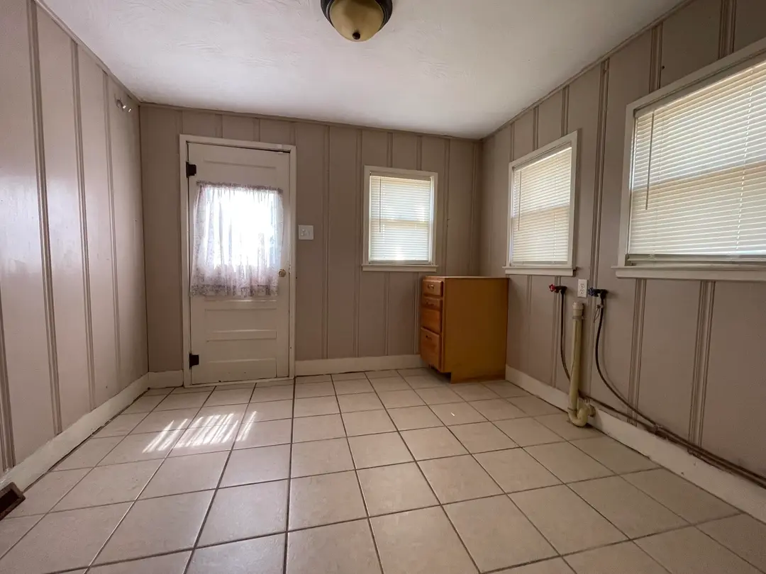 109 E Lillian Avenue E — photo 8