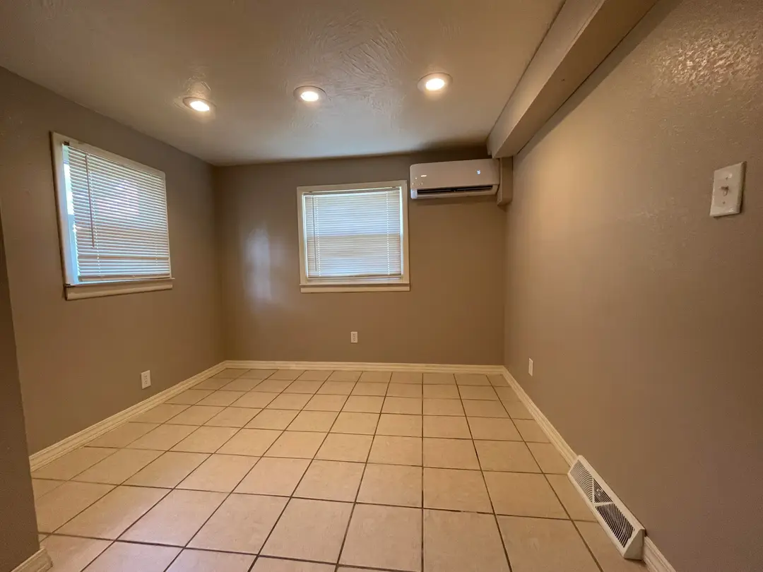 109 E Lillian Avenue E — photo 9