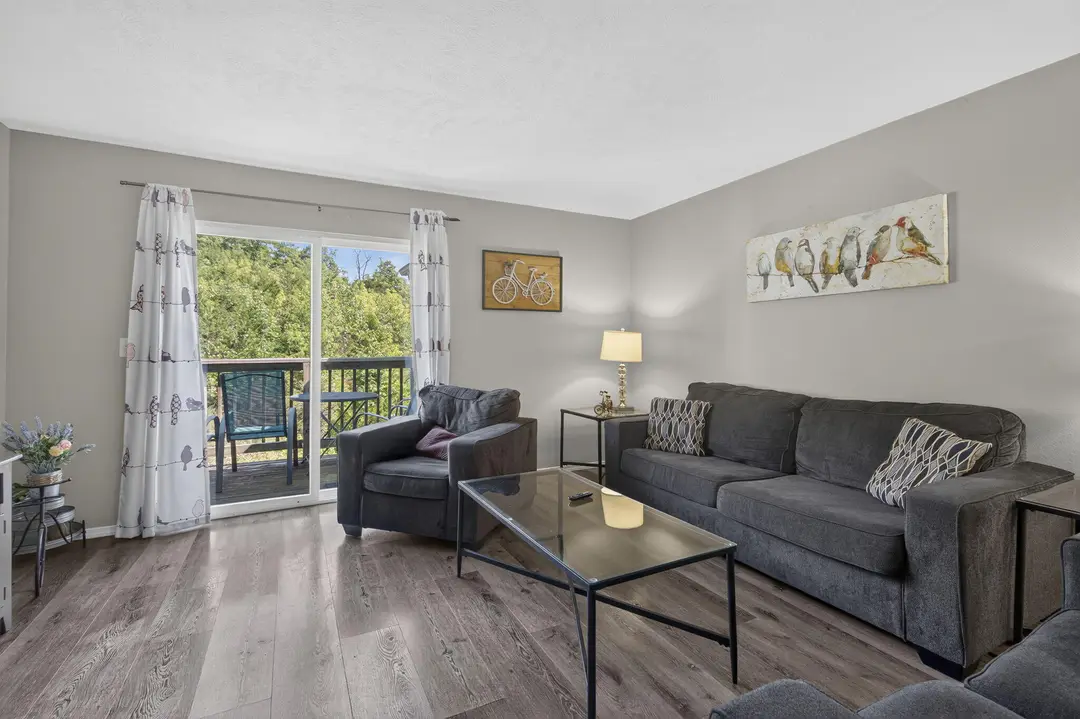 2962 Vineyards Parkway — photo 3