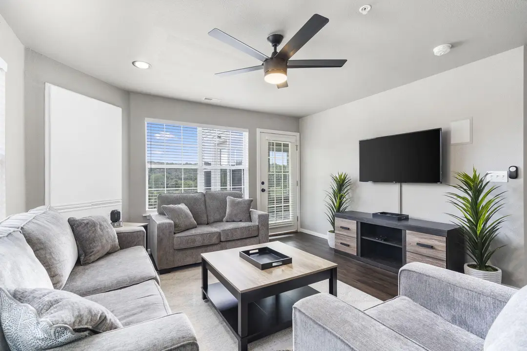 351 S Wildwood Drive — photo 1
