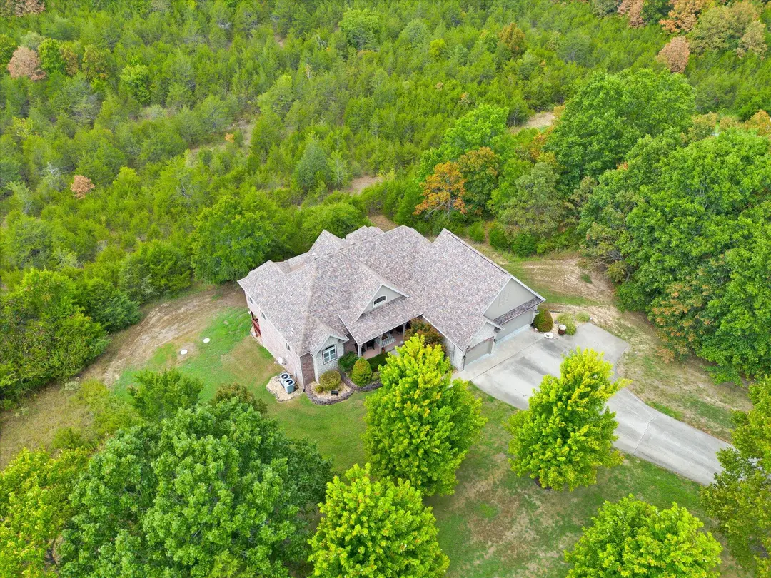 907 Mills Hollow Road — photo 1