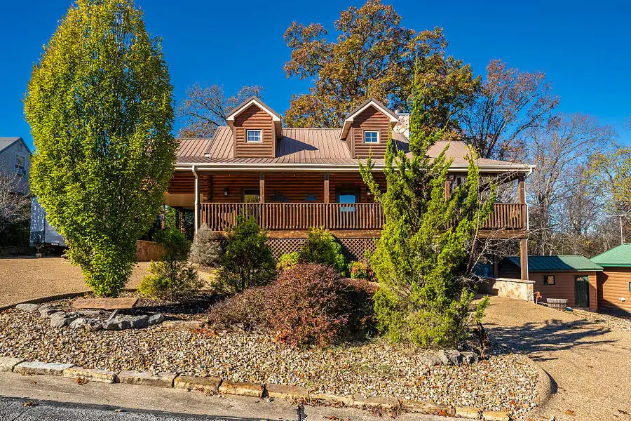 173 N Rainbow Drive — photo 1