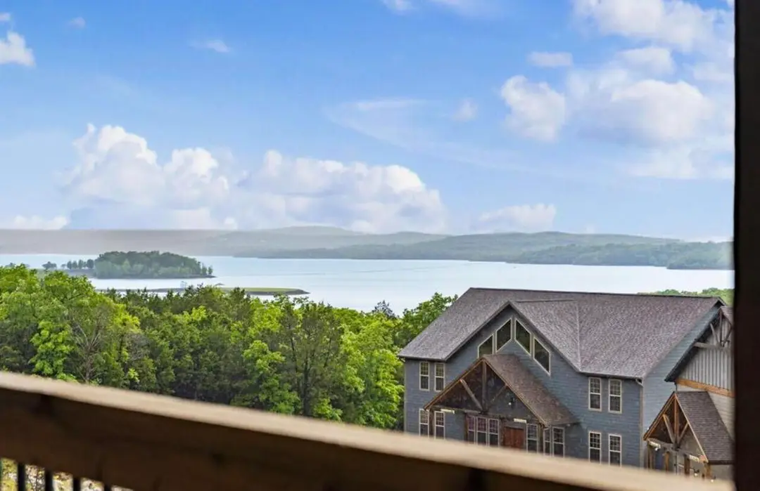 270 Chateau Cove Drive — photo 3