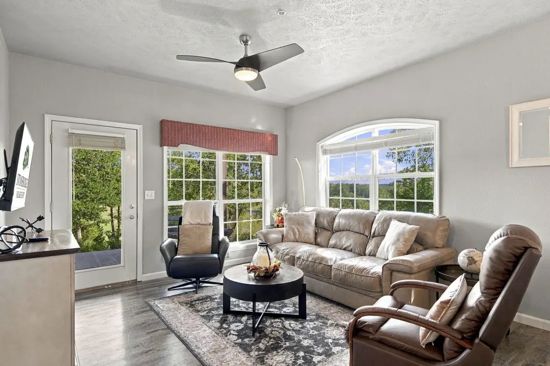 1043 Golf Drive — photo 3