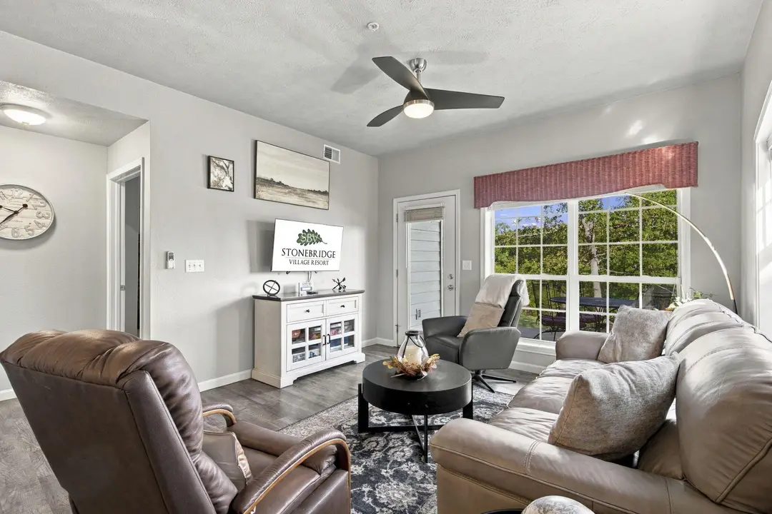1043 Golf Drive — photo 4