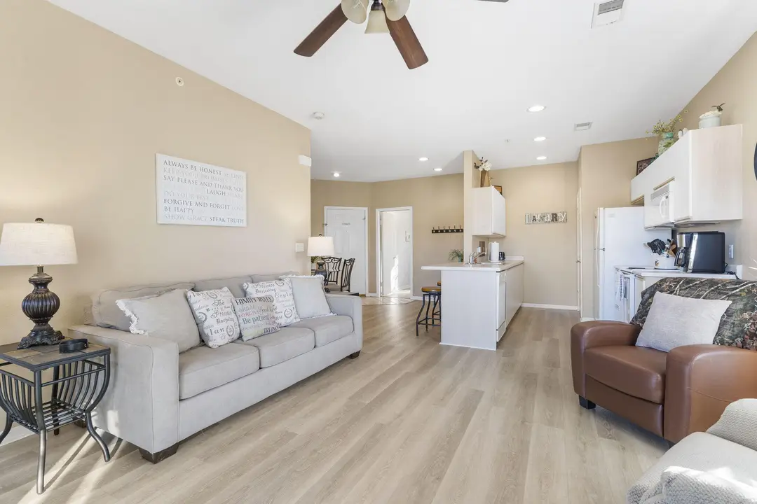 835 Fairview Street — photo 1