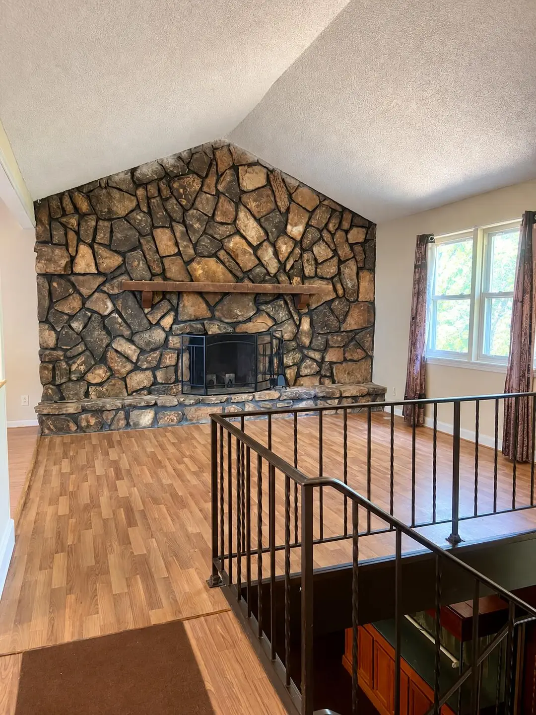 2079 Talking Rocks Road — photo 1