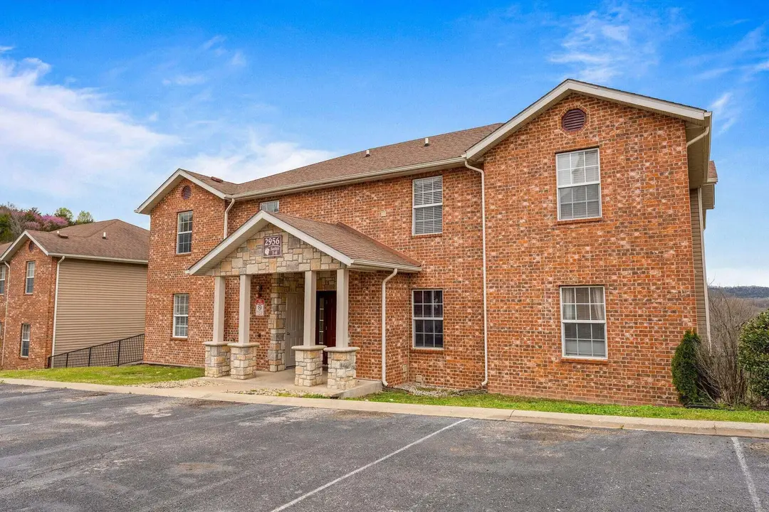 2956 Vineyards Parkway — photo 1