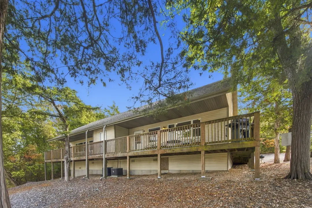 423 & 425 Eagle Drive — photo 1
