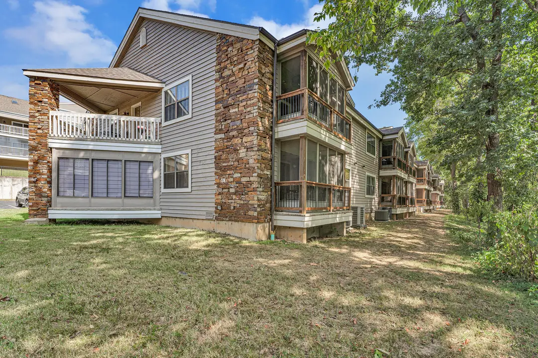 364 Wimbledon Drive — photo 1