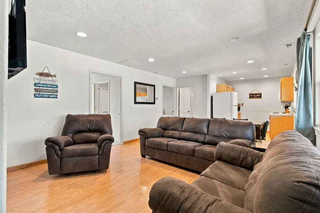 425 Eagle Drive — photo 1