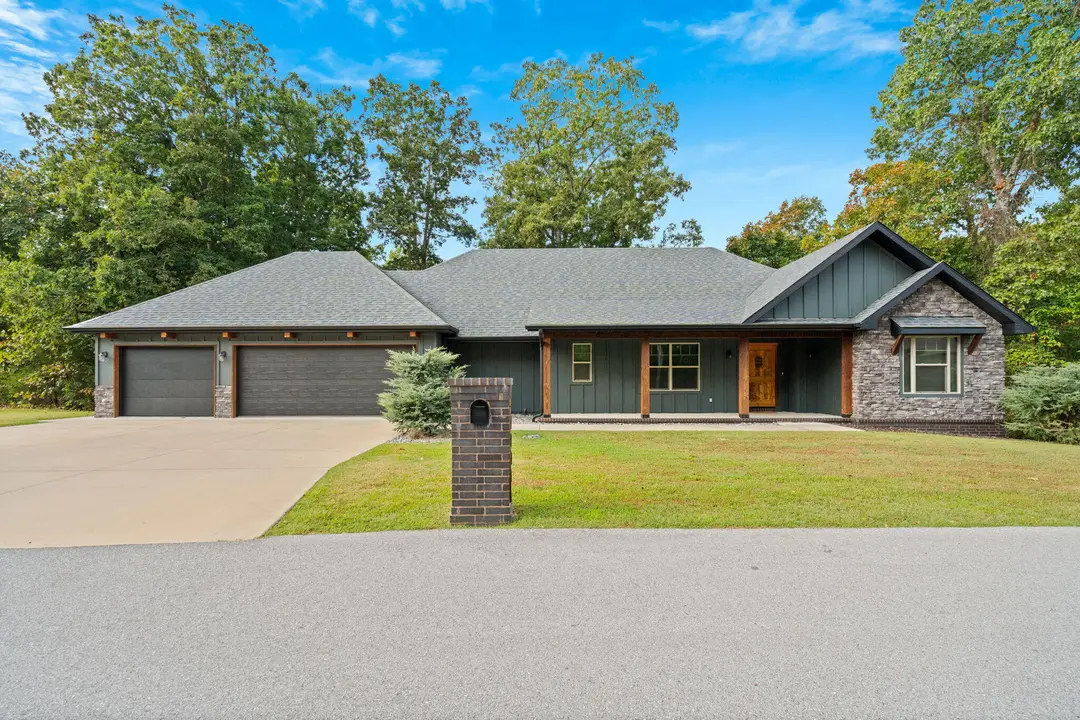 1800 Yoachum Drive — photo 1