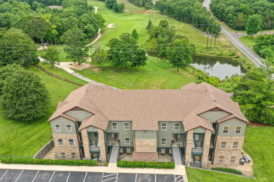 1001 Golf Drive — photo 2