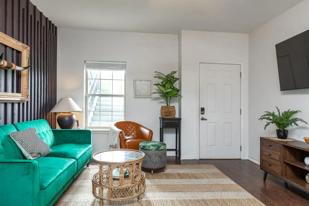 1001 Golf Drive — photo 4