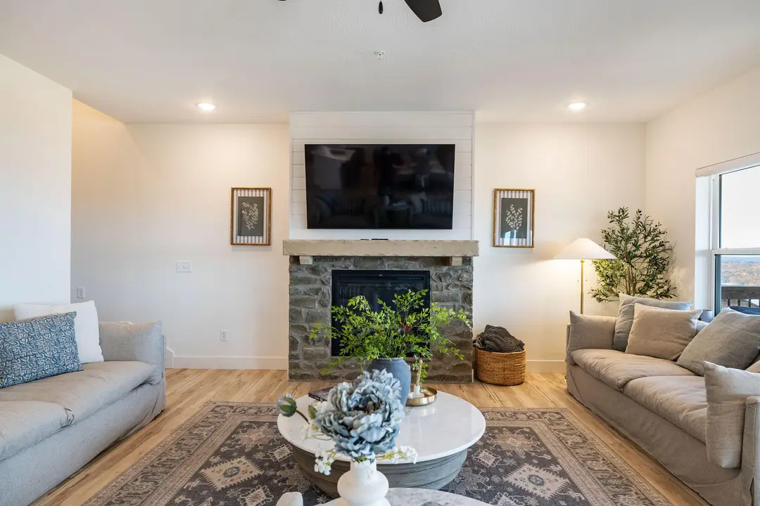 135 Frontier Way — photo 11