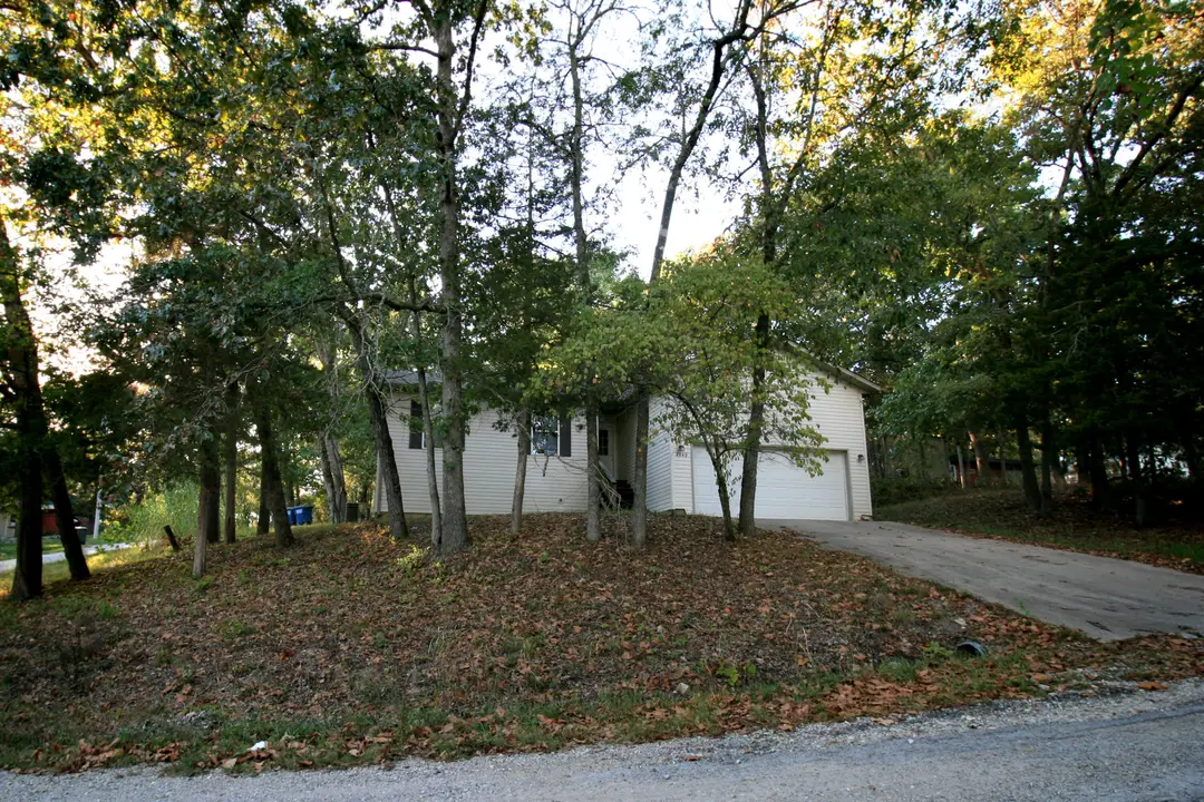 4040 Poplar Road — photo 1