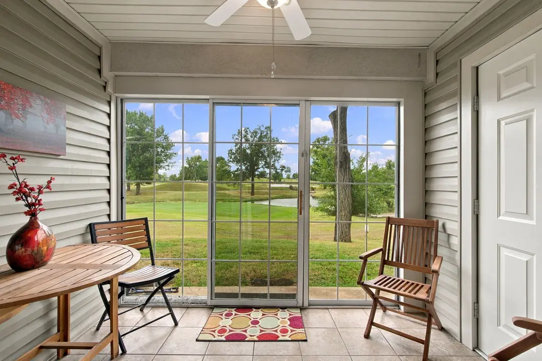 130 W Rockford Drive — photo 3