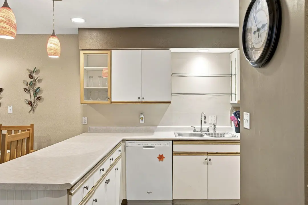 130 W Rockford Drive — photo 6