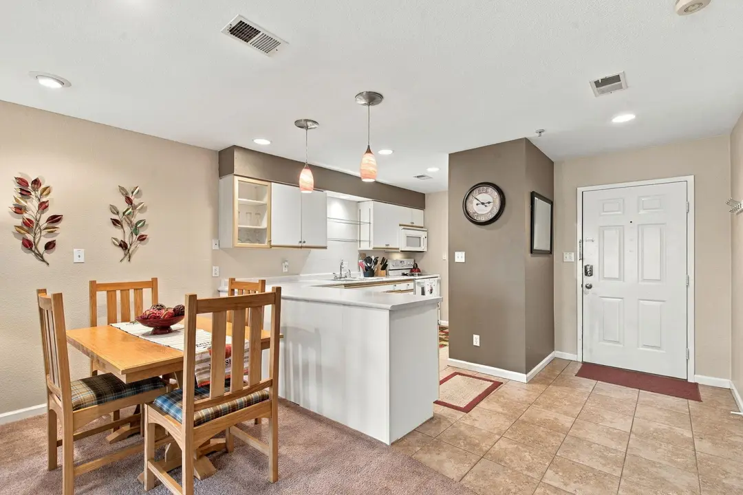 130 W Rockford Drive — photo 7