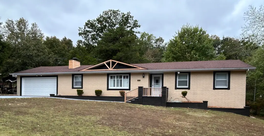 102 Westwood Drive — photo 1