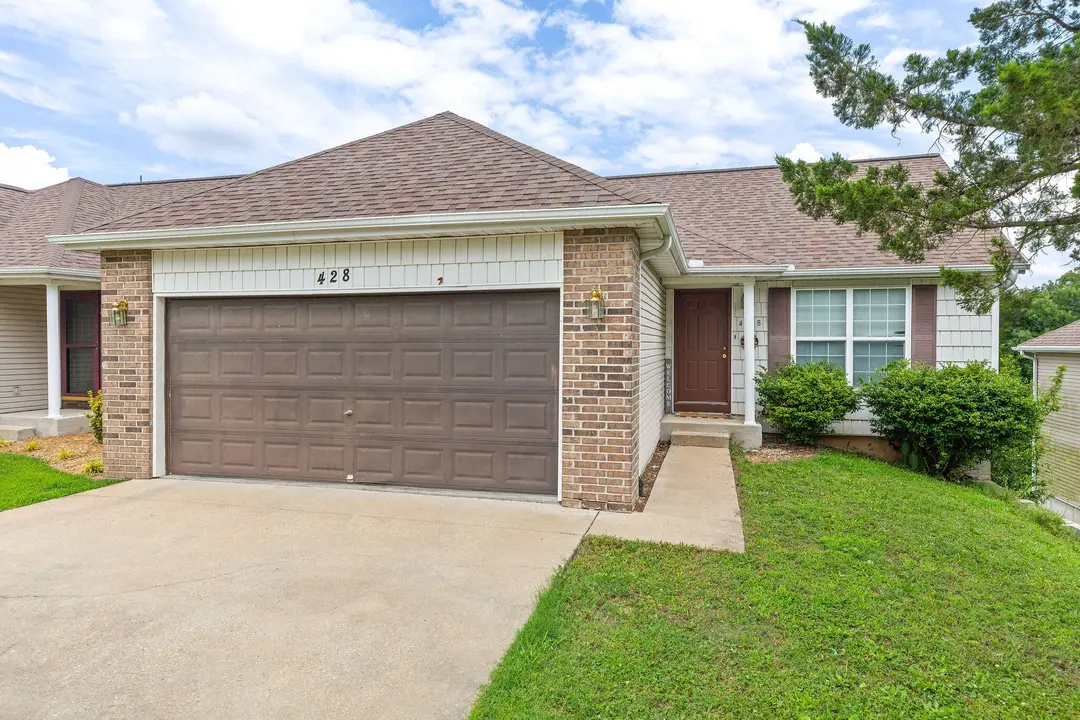 428 & 430 Woodland Drive E — photo 1