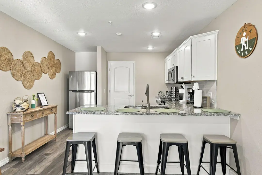3111 S Vineyards Terrace — photo 4