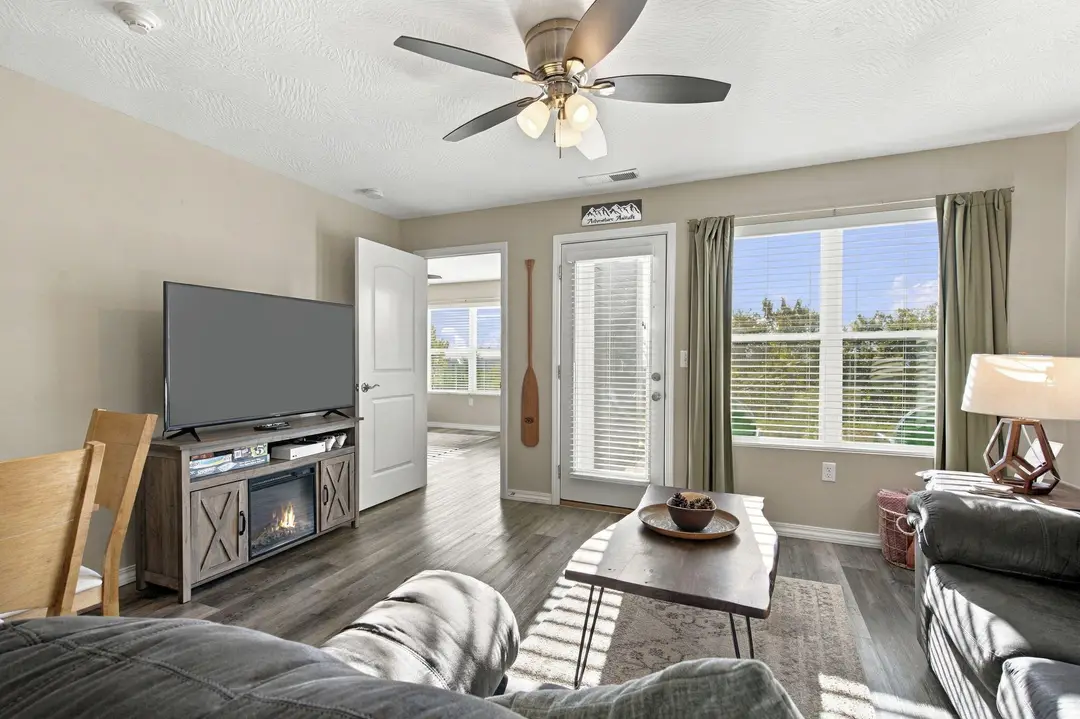3111 S Vineyards Terrace — photo 8