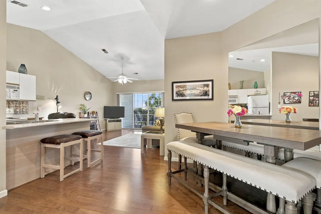 835 Fairview Street — photo 1