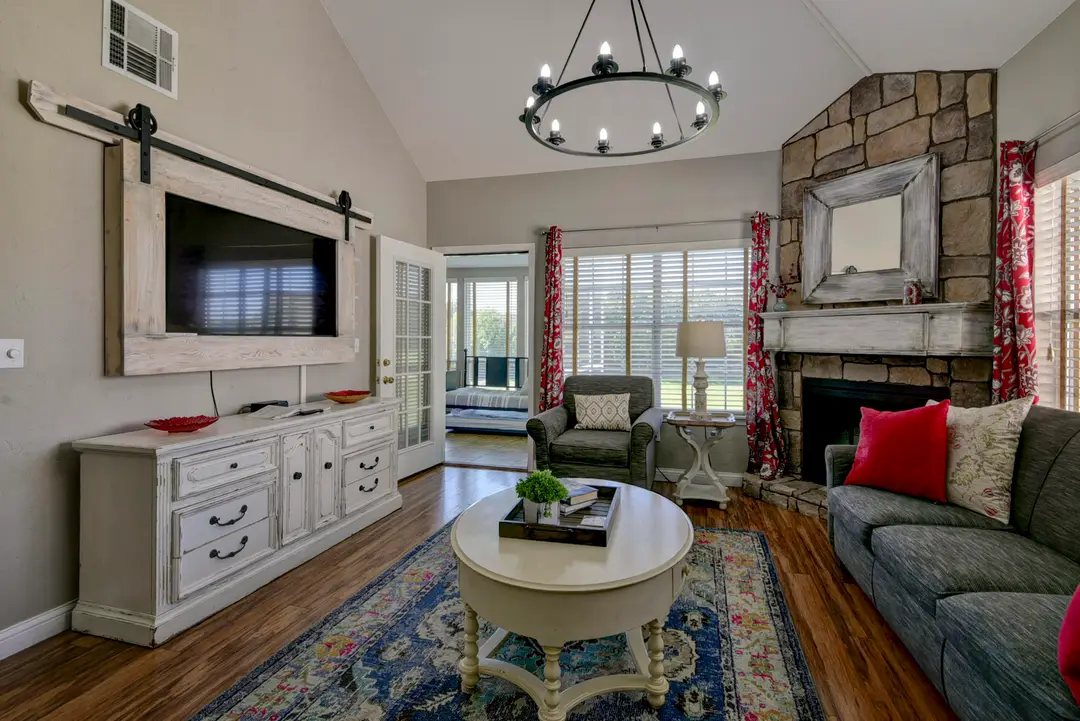 351 S Wildwood Drive — photo 1