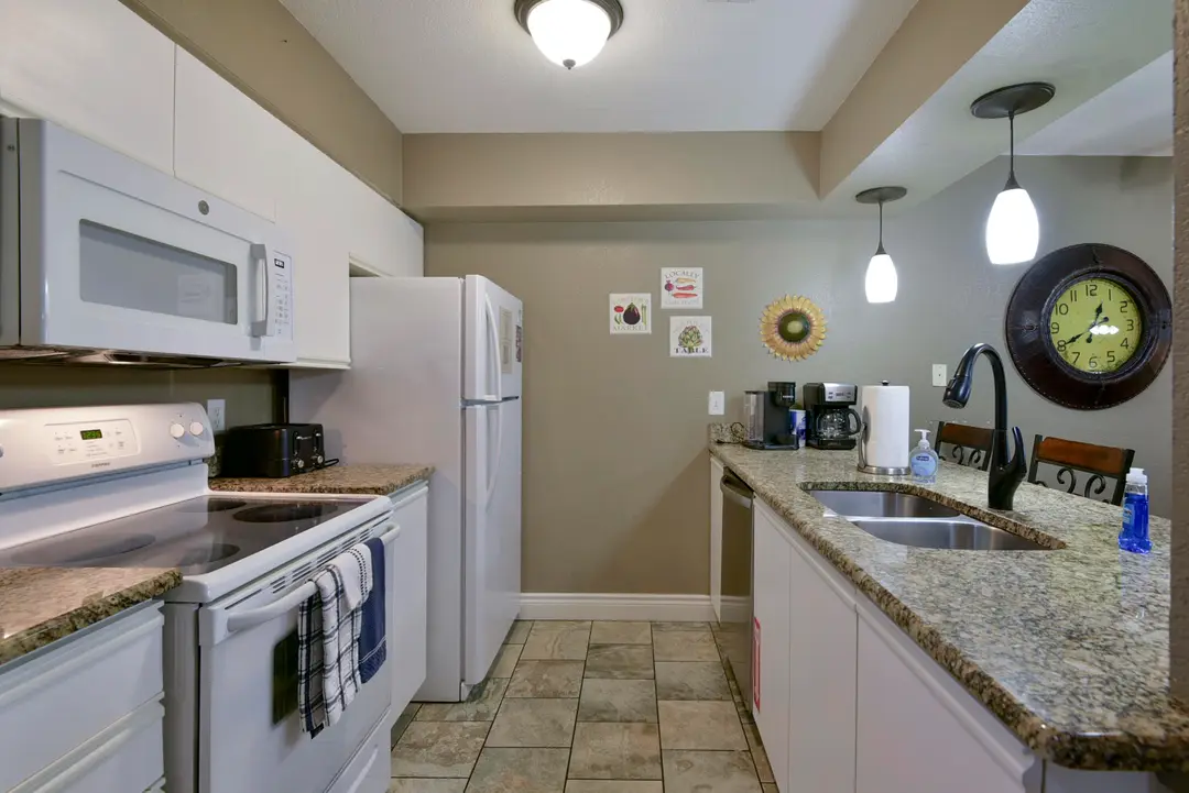 200 Golfview Drive — photo 3