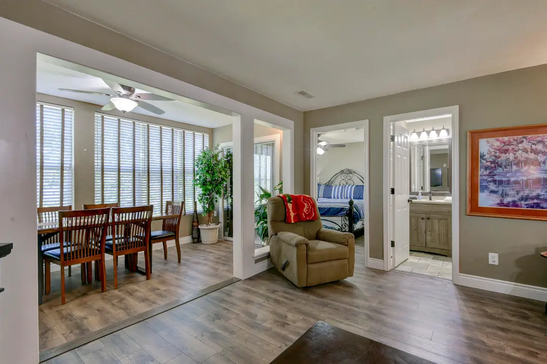 200 Golfview Drive — photo 10