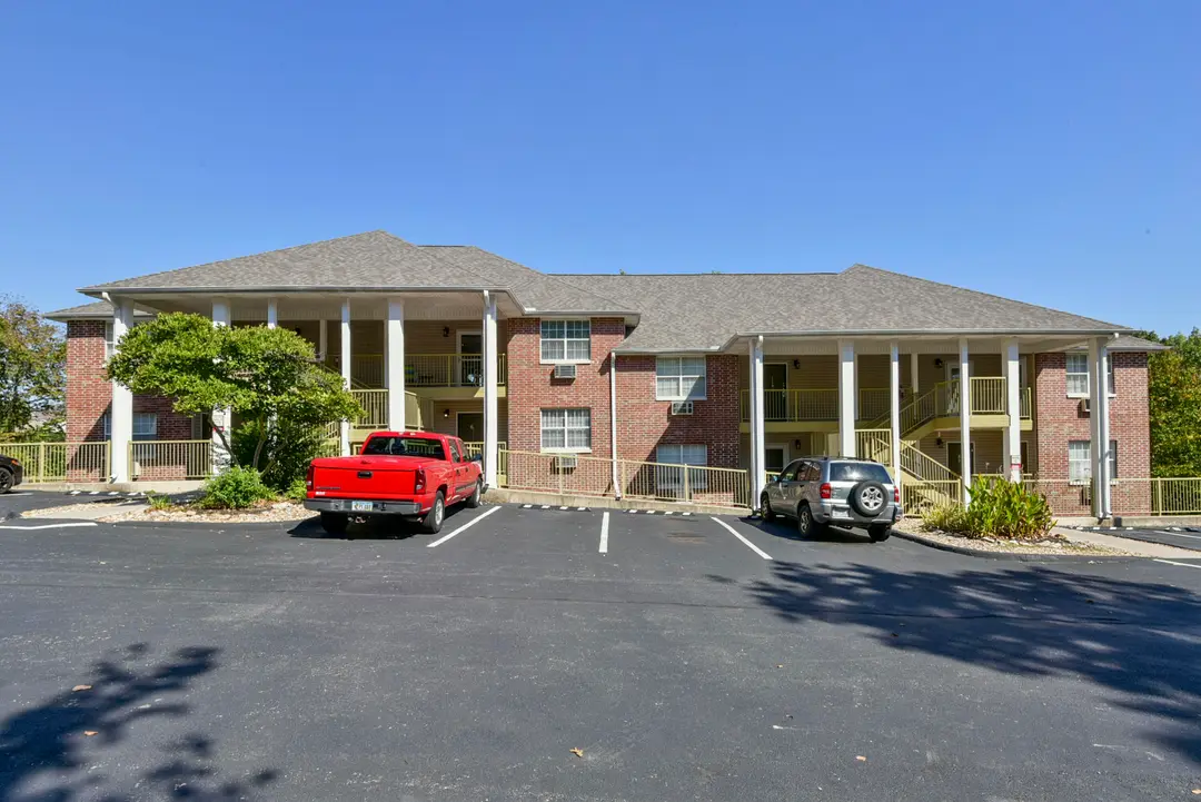 200 Golfview Drive — photo 1