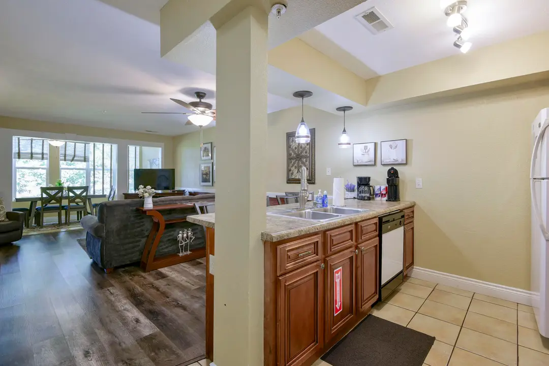 200 Golfview Drive — photo 2
