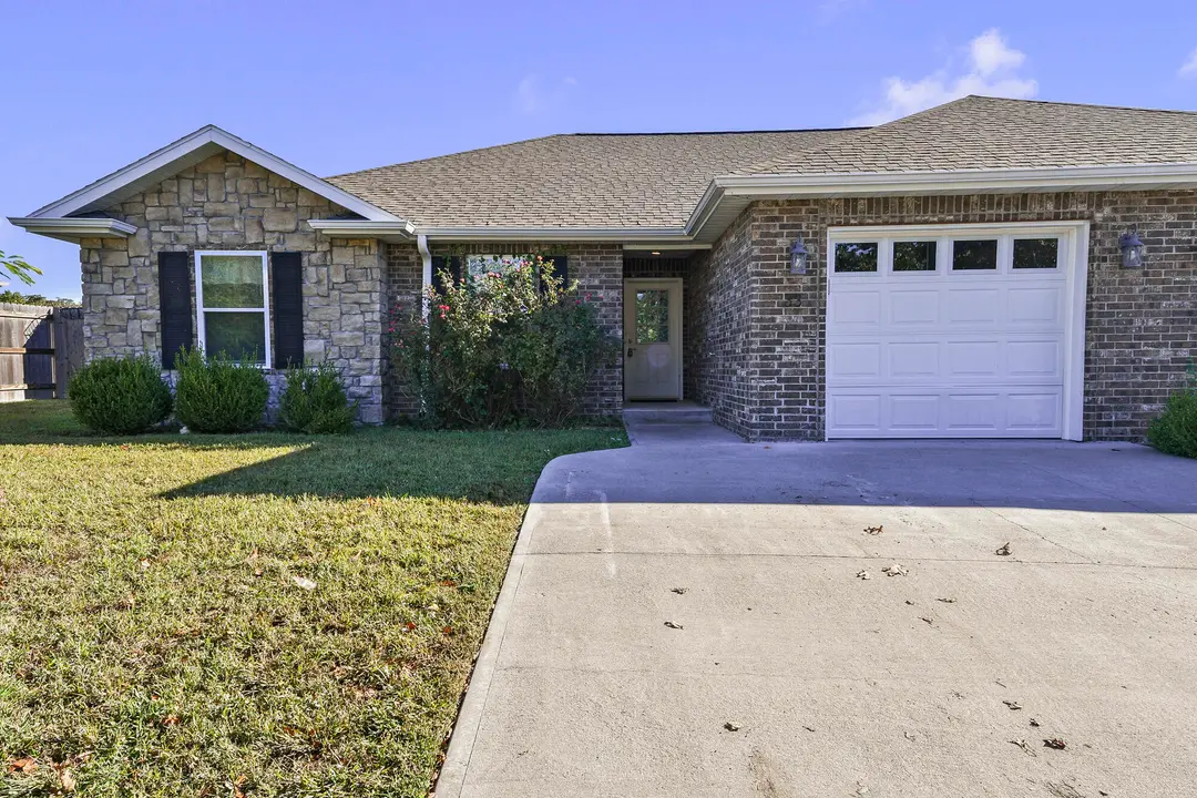 33 Fellowship Lane — photo 1
