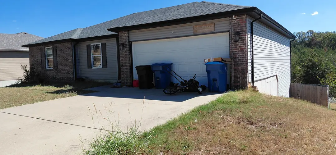 487 Amber Avenue — photo 1
