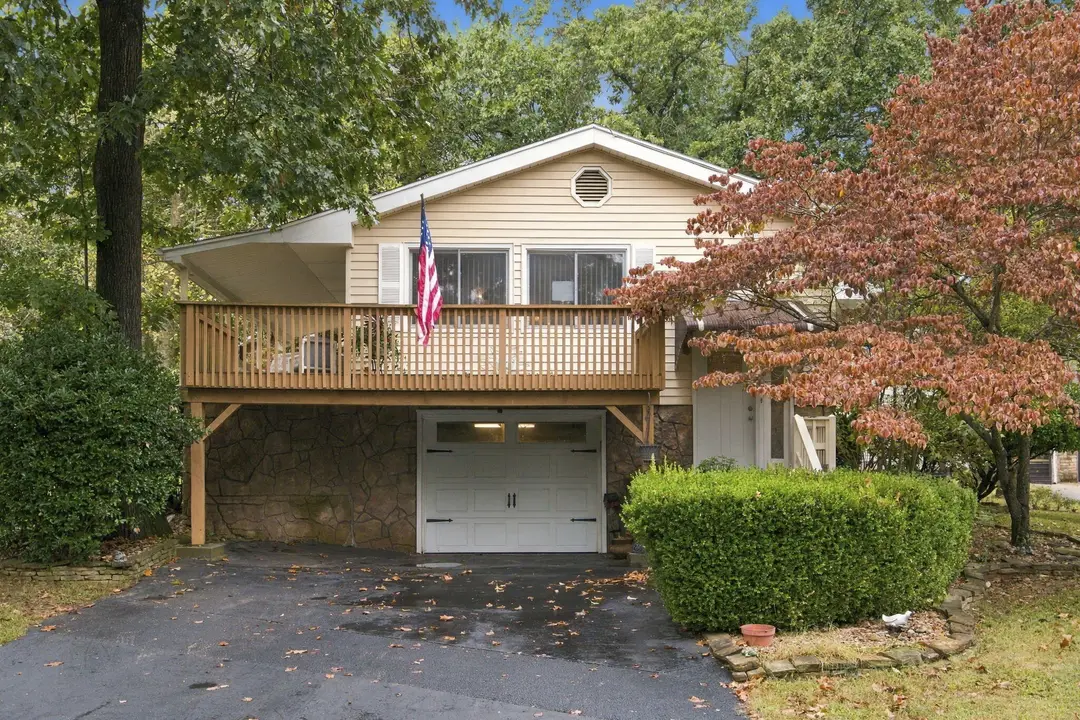 207 N Walnut Street — photo 1