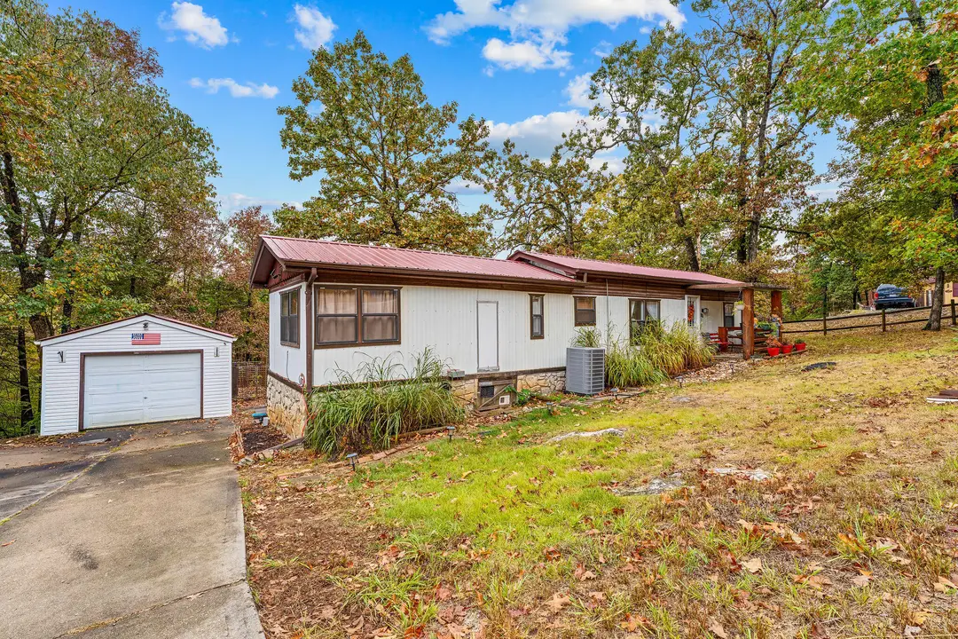 787 Wallace Drive — photo 1