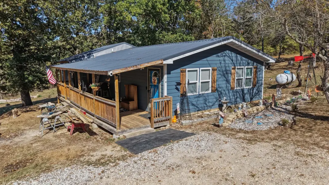 114 Hollow Lane — photo 1