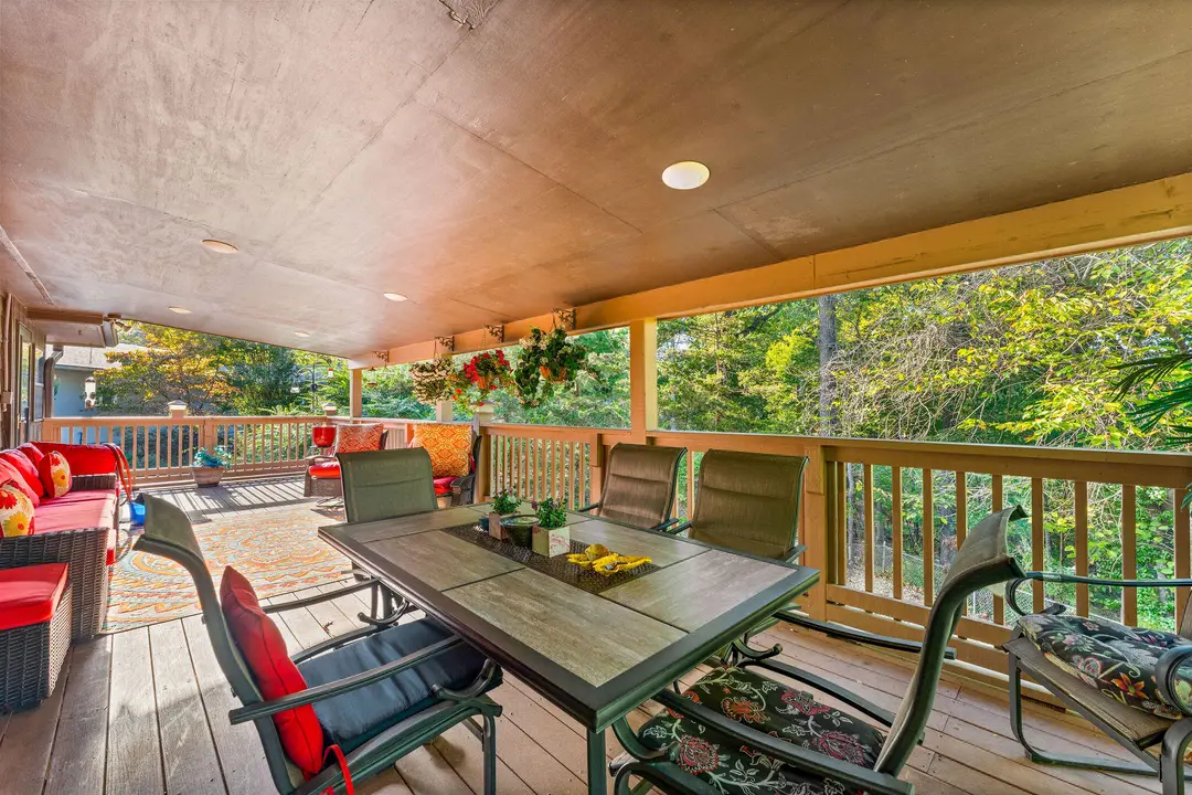 122 Stone Ridge Drive — photo 1