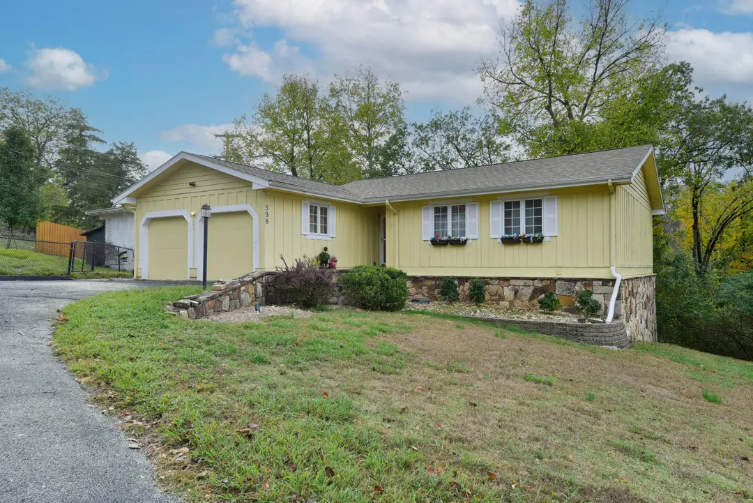598 Lake Shore Drive — photo 1