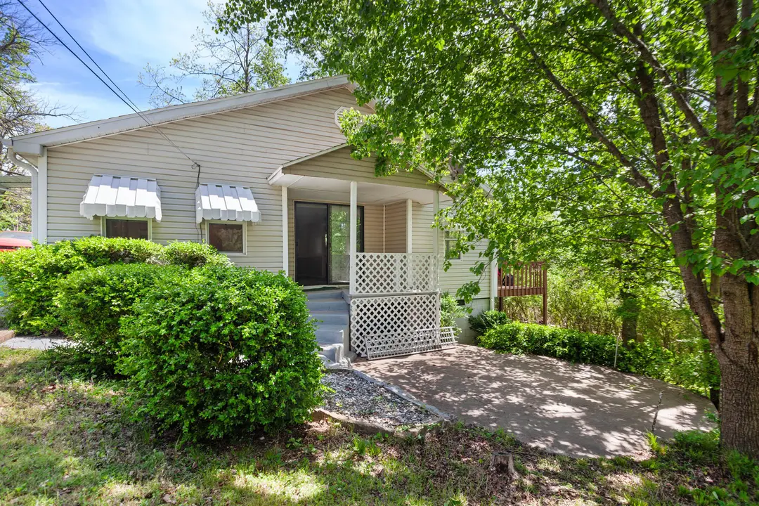 295 Glendale Street — photo 1