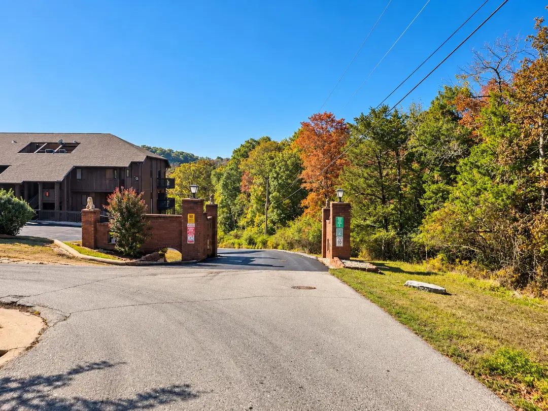 150 Sunken Forest Drive — photo 3